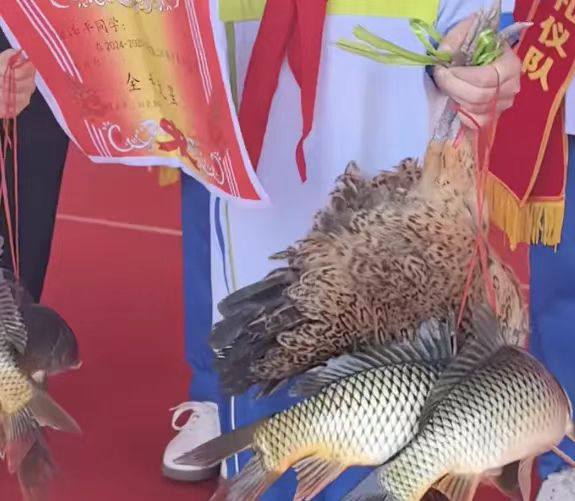 #贵州 中学 奖励 挺 丰富的啊 校长 实在人 🤣🤣🤣🤣🤣🤣🤣🤣🤣🤣感谢家人们投稿！#贵州 中学 奖励 挺 丰富的啊 校长 实在人 🤣🤣🤣🤣🤣🤣🤣🤣🤣🤣感谢家人们投稿！