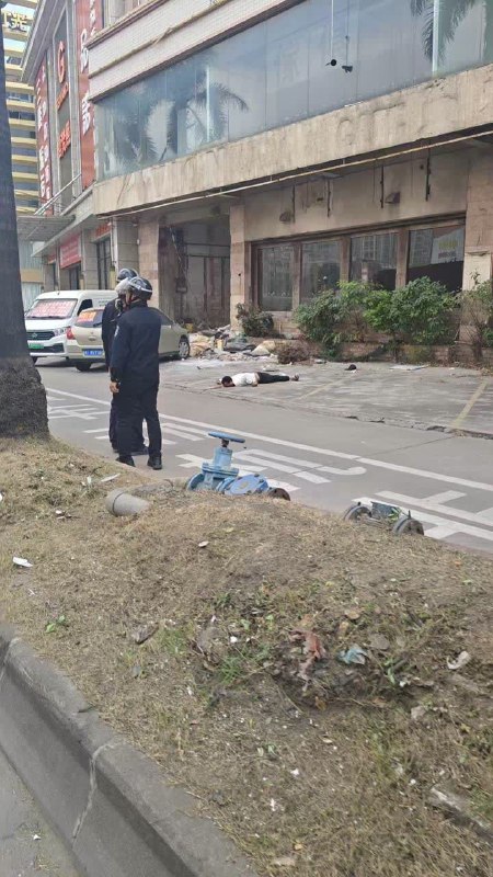 🤯年纪轻轻就这样没了 #跳楼感谢家人们投稿！🤯年纪轻轻就这样没了 #跳楼感谢家人们投稿！