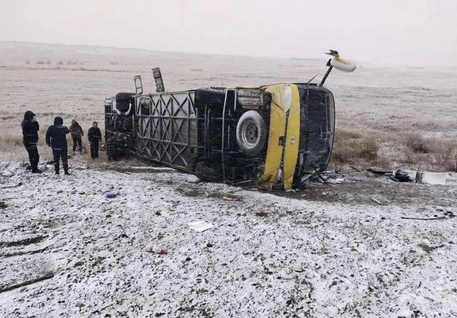 俄罗斯远东外贝加尔边疆区18日发生大巴翻车事故，造成2名中国公民死亡，，14人回国治疗