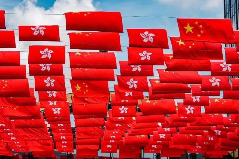 7月1日是香港回归29周年，大街上和学校到处是中共国血旗，香港人感叹：香港越来越像大陆了