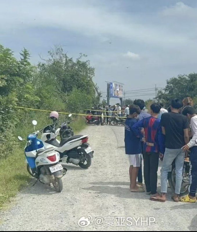 #柬埔寨 #东南亚柬媒报道 10.21日 上午在金边朗哥区附近居民在河中发现一个被丢弃的行李箱，打开后发现箱内装有用塑料袋包裹的人体遗骸，散发恶臭，随即报警