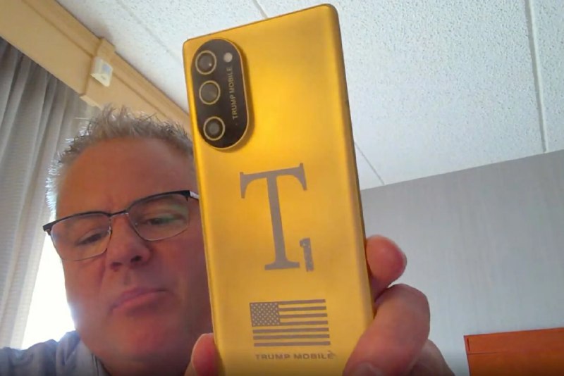 Trump Mobile 披露 T1 手机细节，预计 3 月中旬开始发货Trump Mobile 高管 Eric Thomas 与 Don Hendrickson 近日披露了 T1 手机的最新进展