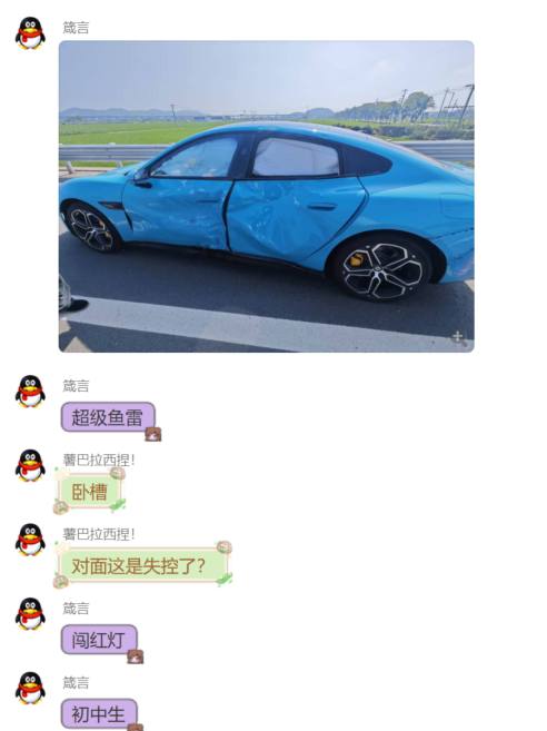 初中生闯红灯，电摩超速撞到小汽车 #超级鱼雷感谢家人们投稿！初中生闯红灯，电摩超速撞到小汽车 #超级鱼雷感谢家人们投稿！