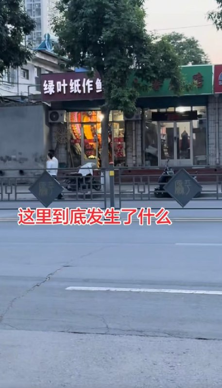 🍉原平绿叶纸作鲜花店门口 #事件 ：一对情侣直接在店门口做爱 #情侣 #激情 #狗男女感谢家人们投稿！🍉原平绿叶纸作鲜花店门口 #事件 ：一对情侣直接在店门口做爱 #情侣 #激情 #狗男女感谢家人们投稿！