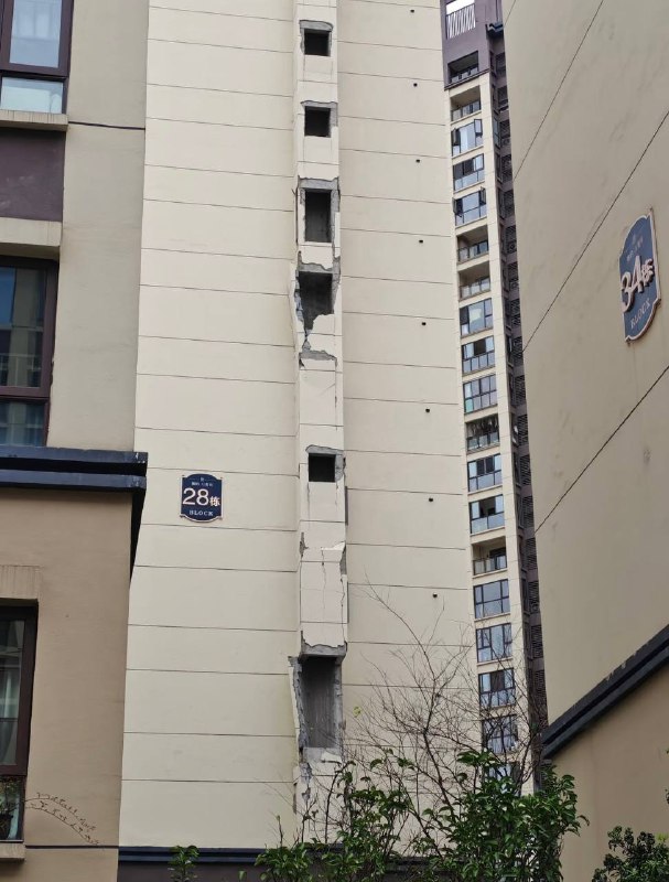 2月27日贵州遵义·美的·万麓府，排烟管道爆炸引起的