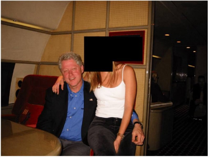 爱泼斯坦 文件：更多照片显示 克林顿 与多名女性同框 😑#克林顿 #爱泼斯坦感谢家人们投稿！爱泼斯坦 文件：更多照片显示 克林顿 与多名女性同框 😑#克林顿 #爱泼斯坦感谢家人们投稿！