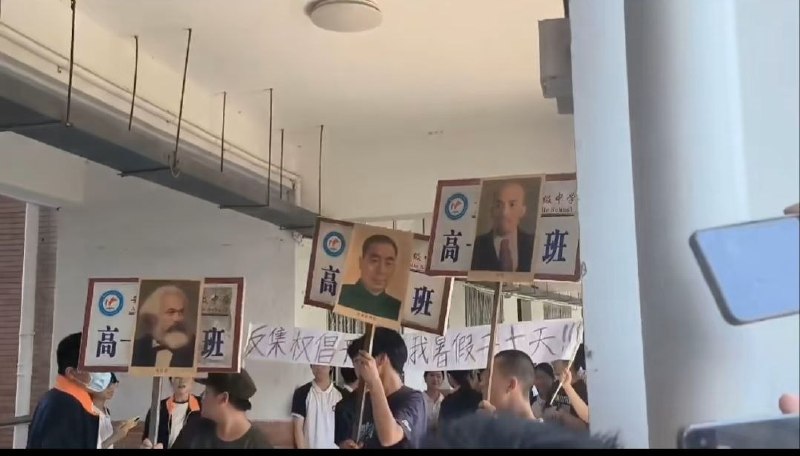 7月10日，湖北安陆一中发生了一起学生抗议事件