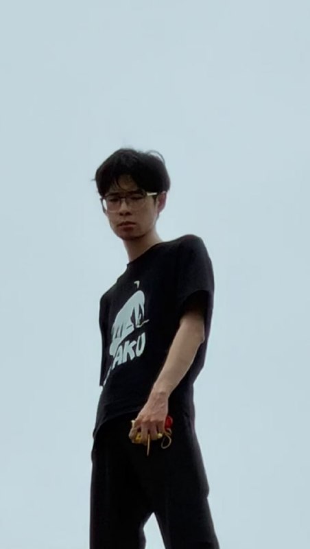 #江门益华广场 #9号电瓶车网传江门益华广场，交警查一辆9号改装电动车，精神小伙被拦后爬上楼顶往下跳