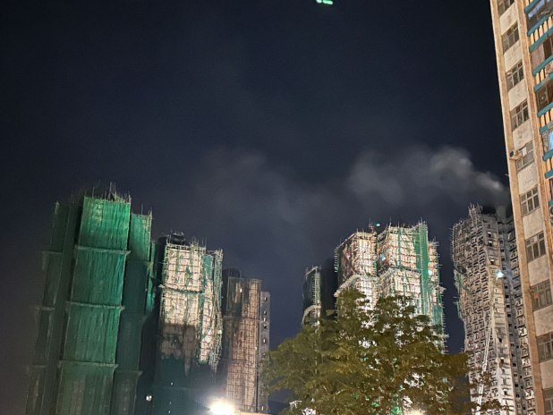 香港大埔宏福苑五级火灾死亡人数增至 94 人#香港 大埔宏福苑五级 #火灾 造成的死亡人数增至 94 人，包括一名殉职消防员