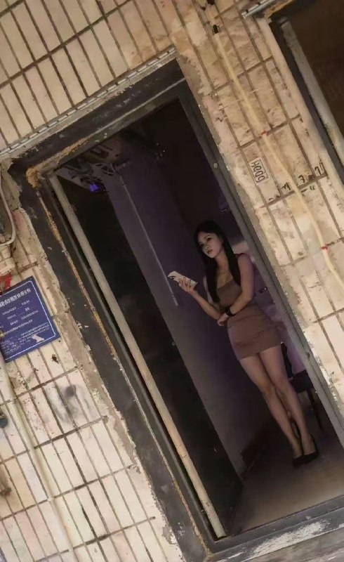 玉兰路被封就是长沙历史最沉重的一天水泥封门，大量美女失去了谋生的场所!三千万单身同胞何去何从感谢家人们投稿！玉兰路被封就是长沙历史最沉重的一天水泥封门，大量美女失去了谋生的场所!三千万单身同胞何去何从感谢家人们投稿！