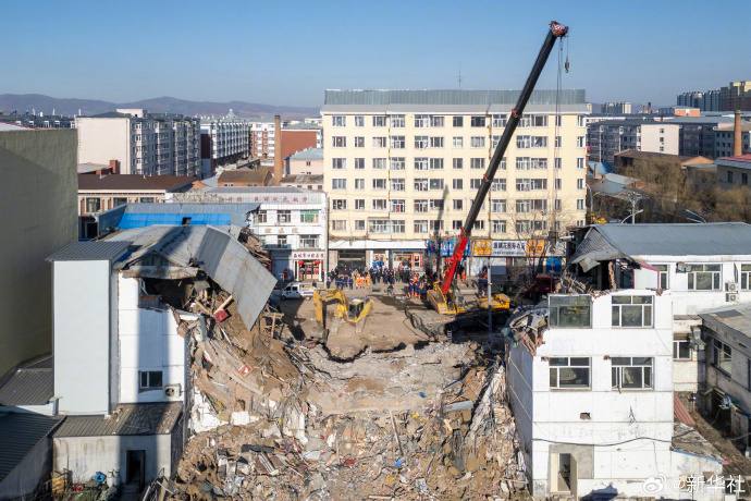 黑龙江一建筑坍塌7死2伤3月29日0时许，黑龙江海林市海林镇一建筑发生部分坍塌