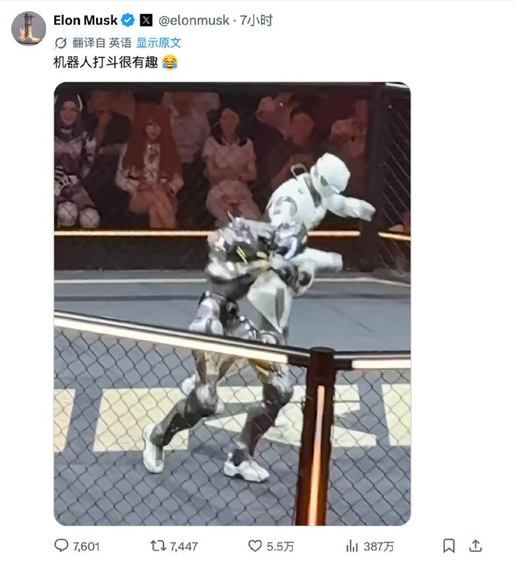 全球人形机器人自由格斗赛揭幕战在深圳打响，引发广泛关注