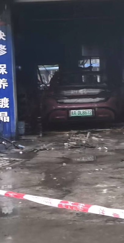小米 就是猛 #提车 还没捂热就撞了 ？ #小米感谢家人们投稿！小米 就是猛 #提车 还没捂热就撞了 ？ #小米感谢家人们投稿！