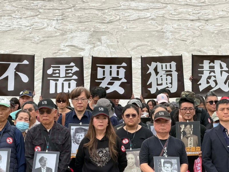 台湾人要求拆除蒋介石纪念堂