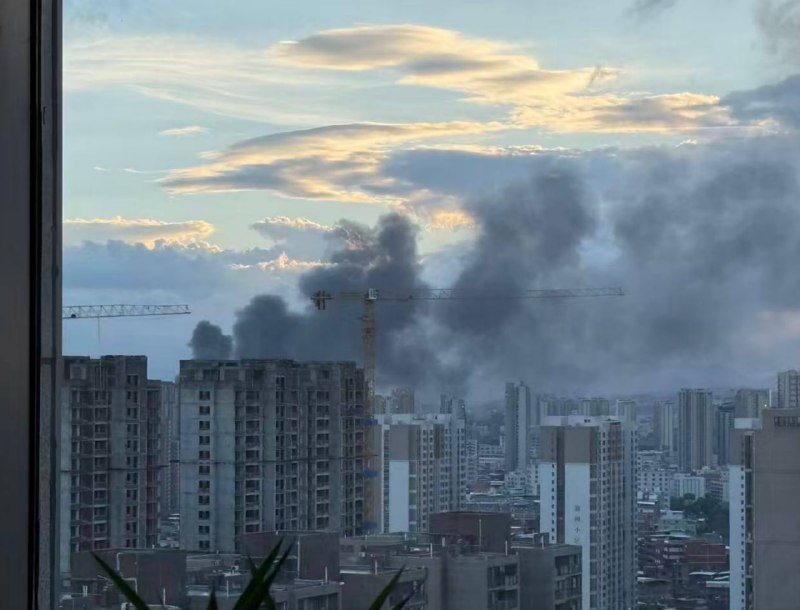 #晋江 #晋江火灾 再起7.16号 晋江又起火了！泉州市场要疯了~感谢家人们投稿！#晋江 #晋江火灾 再起7.16号 晋江又起火了！泉州市场要疯了~感谢家人们投稿！
