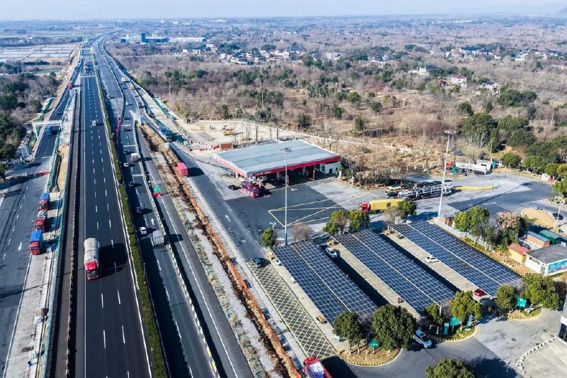 全球能源危机推升中国清洁技术出口激增受中东局势引发的全球能源危机影响，中国清洁能源产品出口在 3 月份实现大幅增长，成为出口贸易的新引擎