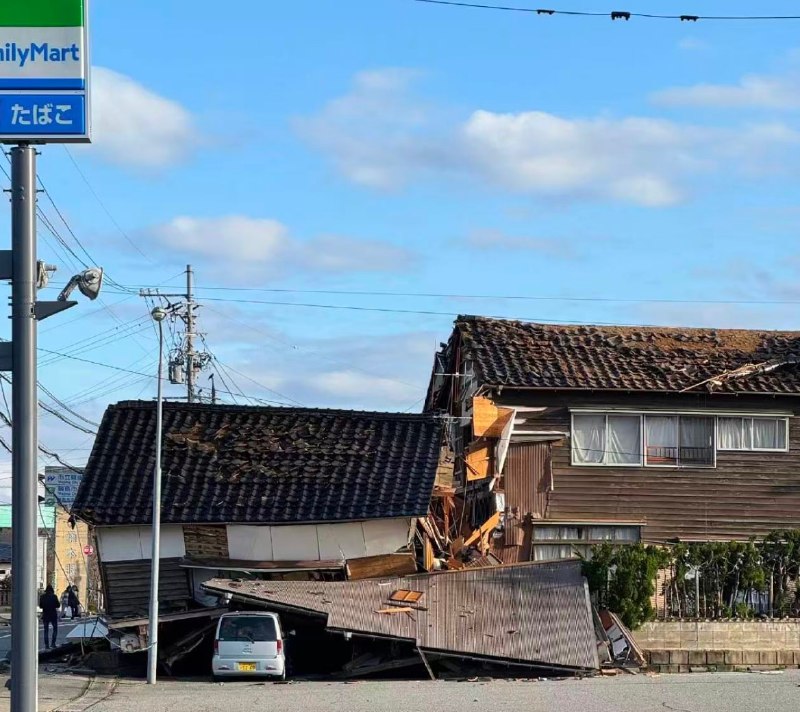 日本 东北海域突发7.4级强震，海啸已抵达沿岸#地震 基本情况北京时间4月20日15时53分（当地时间16时53分），日本三陆近海（北纬39.8度，东经143.2度）发生强烈地震
