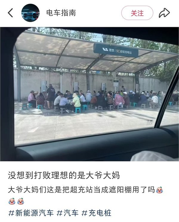 洼地是一个巨大的斗兽场，比赛谁素质更低感谢家人们投稿！