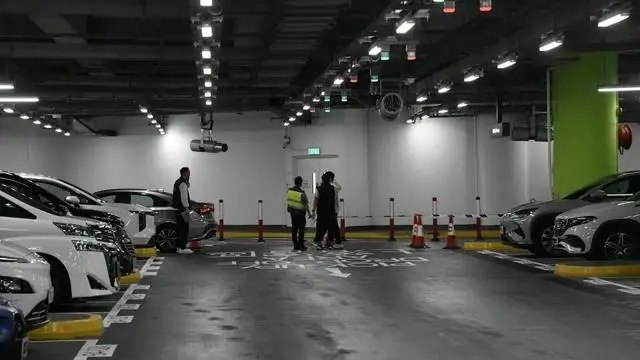 香港机场发生黄金大劫案，700万港元金条被抢6月18日，香港国际机场3号停车场发生一起持刀抢劫案