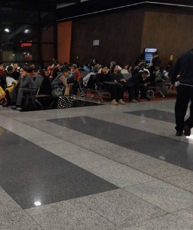 俄罗斯被乌克兰无人机侵袭，飞机延误，每人发4000卢布餐券感谢家人们投稿！俄罗斯被乌克兰无人机侵袭，飞机延误，每人发4000卢布餐券感谢家人们投稿！