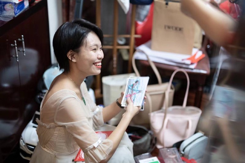 投稿：长沙解放西当众咬事件主角性别实为女性 并曾在教育行业任职 之前各种女权辟谣说是男扮女装和ts变性人感谢 Carriie  投稿！投稿：长沙解放西当众咬事件主角性别实为女性 并曾在教育行业任职 之前各种女权辟谣说是男扮女装和ts变性人感谢 Carriie  投稿！