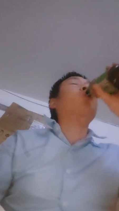 湖北碰到了什么事这么极端？非要喝敌敌畏吗？感谢家人们投稿！湖北碰到了什么事这么极端？非要喝敌敌畏吗？感谢家人们投稿！