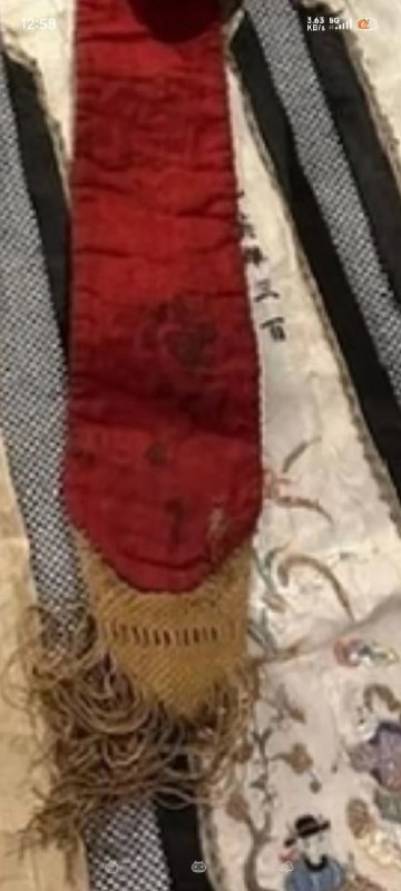 集美翻车了！一个女留学生大概本意是炫耀自己找了一个欧洲老贵族的后代