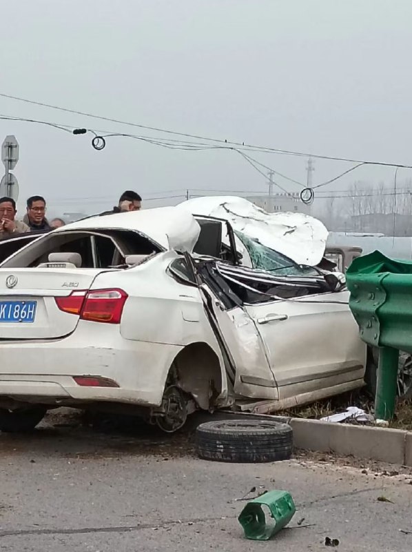 3.5日下午宁陵到商丘343省道，发生交通事故🙏感谢家人们投稿！3.5日下午宁陵到商丘343省道，发生交通事故🙏感谢家人们投稿！