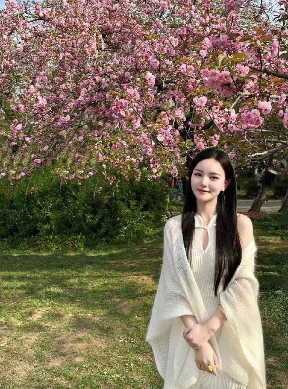 女的是 KTV 公主！上了一个月班就被 包养 走了，原配正主来抓！ #抓奸 #吃瓜感谢家人们投稿！女的是 KTV 公主！上了一个月班就被 包养 走了，原配正主来抓！ #抓奸 #吃瓜感谢家人们投稿！