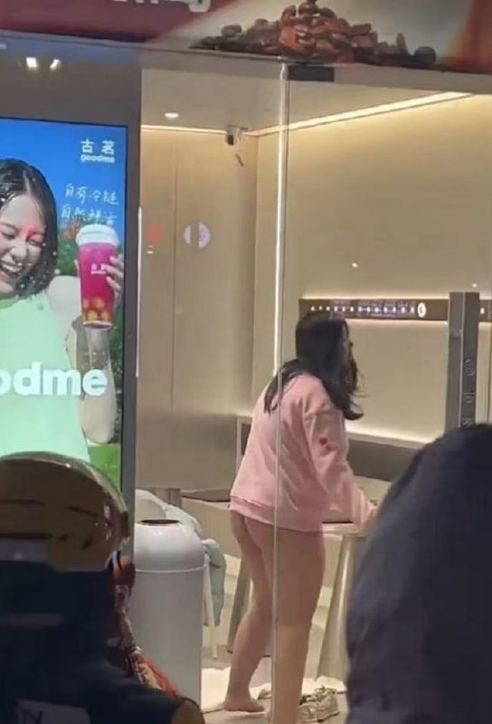 #山东 #临沂 平邑莲花山 #古茗#吃瓜 #猎奇 一女子和网恋对象分手...疑似精神失控，当街脱光裤子~~露出屁股 在大街上找男人做爱，这是受啥刺激了吗？？？真炸裂啊~~感谢家人们投稿！#山东 #临沂 平邑莲花山 #古茗#吃瓜 #猎奇 一女子和网恋对象分手...疑似精神失控，当街脱光裤子~~露出屁股 在大街上找男人做爱，这是受啥刺激了吗？？？真炸裂啊~~感谢家人们投稿！