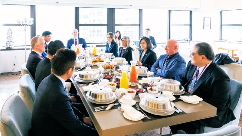 最新消息：台湾总统办公室证实，台湾总统蔡英文在纽约期间会见了众议院民主党最高领导人哈基姆·萨库·杰福瑞斯等美国多名立法者#台湾 #蔡英文感谢来自某频道的投稿！