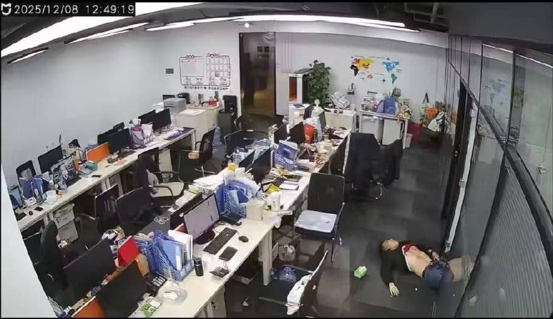 #青岛 #华航 #捷运 #实习生 把 老板 捅死了！因为亏了运费，老板让他自己承担，实习生不乐意，就把老板捅了 #刀仔 #捅人 #血腥 #吃瓜感谢家人们投稿！#青岛 #华航 #捷运 #实习生 把 老板 捅死了！因为亏了运费，老板让他自己承担，实习生不乐意，就把老板捅了 #刀仔 #捅人 #血腥 #吃瓜感谢家人们投稿！