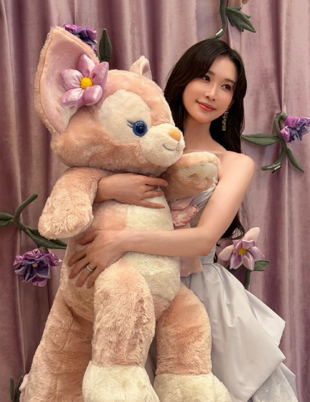 “封杀”警报解除 林志玲亮相上海迪士尼10周年庆典台湾女星林志玲6月15日现身上海迪士尼十周年庆典