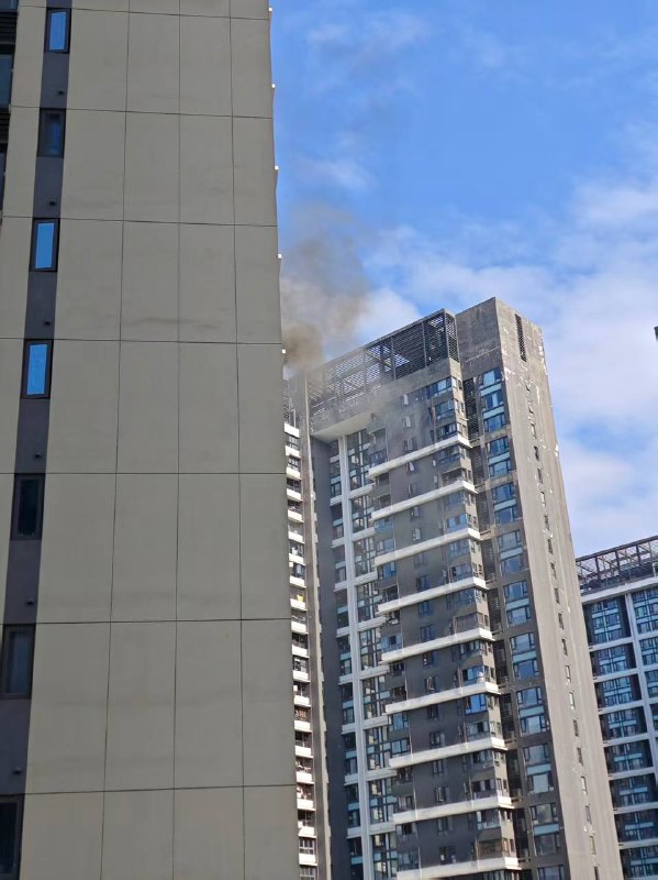 #聊天记录 六栋一单元 业主 请离开 “ 平安是福 ” 准备 烧房子 了 #纵火感谢家人们投稿！#聊天记录 六栋一单元 业主 请离开 “ 平安是福 ” 准备 烧房子 了 #纵火感谢家人们投稿！