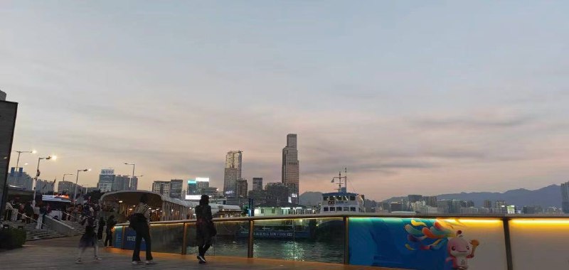 #香港 大埔宏福苑发生五级火警 已致至少 13 人死亡 15 人受伤 #火灾感谢家人们投稿！#香港 大埔宏福苑发生五级火警 已致至少 13 人死亡 15 人受伤 #火灾感谢家人们投稿！