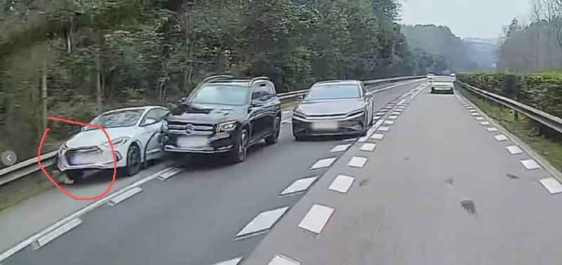 停车 拉个屎 💩都被撞 #车祸感谢家人们投稿！停车 拉个屎 💩都被撞 #车祸感谢家人们投稿！