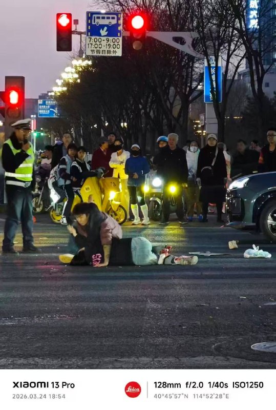 领着对象送外卖，骑的快，车是改装车，然后发生事故了，脚他妈都掉了，后半辈子可得照顾人家女孩了感谢家人们投稿！领着对象送外卖，骑的快，车是改装车，然后发生事故了，脚他妈都掉了，后半辈子可得照顾人家女孩了感谢家人们投稿！