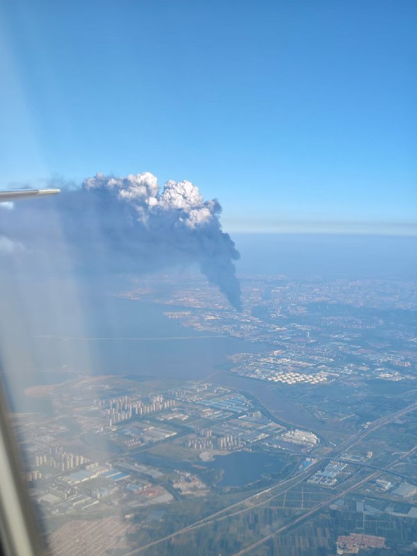 8月2日 青岛黄岛火灾爆炸感谢家人们投稿！8月2日 青岛黄岛火灾爆炸感谢家人们投稿！