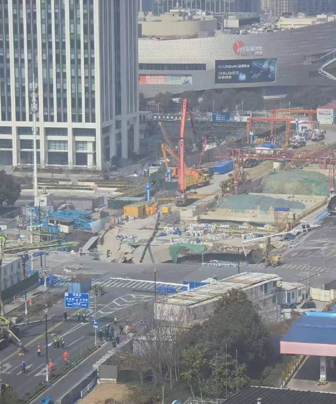 2月11日 施工建设中的嘉闵线七莘路站~莘建路站区间发生局部渗漏现象