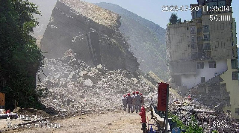 重庆彭水山体崩塌救援持续推进，7月23日以来新搜寻确认30名遇难者7月28日晚，重庆市彭水县发布情况通报称，彭水山体崩塌救援工作进入深度搜寻阶段以来，各专业救援力量持续开展24小时不间断搜寻，按照“不漏一处、不留盲区”的原则，对现场区域进行反复排查和逐步推进