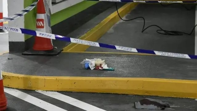 香港机场发生黄金大劫案，700万港元金条被抢6月18日，香港国际机场3号停车场发生一起持刀抢劫案