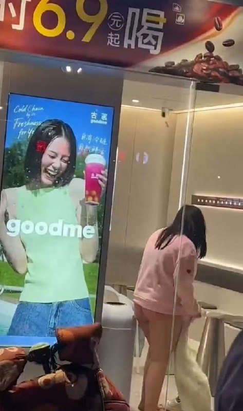 #山东 #临沂 平邑莲花山 #古茗#吃瓜 #猎奇 一女子和网恋对象分手...疑似精神失控，当街脱光裤子~~露出屁股 在大街上找男人做爱，这是受啥刺激了吗？？？真炸裂啊~~感谢家人们投稿！#山东 #临沂 平邑莲花山 #古茗#吃瓜 #猎奇 一女子和网恋对象分手...疑似精神失控，当街脱光裤子~~露出屁股 在大街上找男人做爱，这是受啥刺激了吗？？？真炸裂啊~~感谢家人们投稿！