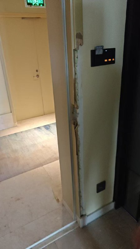 花了50万娶回的老婆，刚结婚就出轨，气炸了🤬捉奸人手不够，微信群友们帮忙撑场面！#出轨 #爆料 #捉奸花了50万娶回的老婆，刚结婚就出轨，气炸了🤬捉奸人手不够，微信群友们帮忙撑场面！#出轨 #爆料 #捉奸