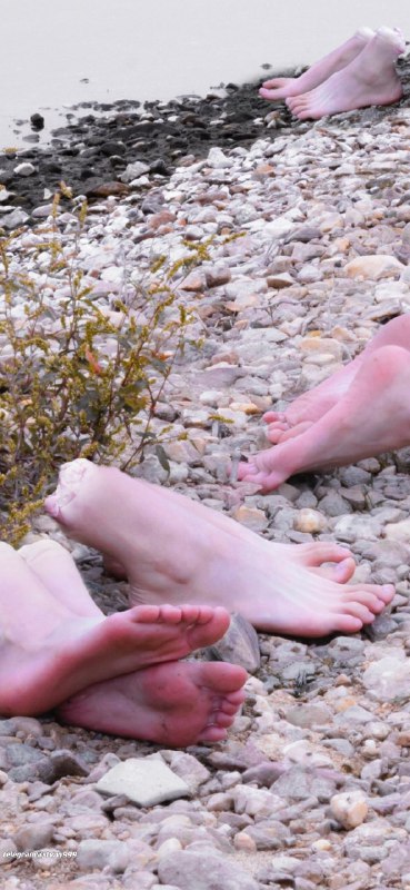 #猎奇小屋 #实体娃娃 #足控 #奇怪的性癖    谁把烧烤食材，洗干净落在河边了#猎奇小屋 #实体娃娃 #足控 #奇怪的性癖    谁把烧烤食材，洗干净落在河边了