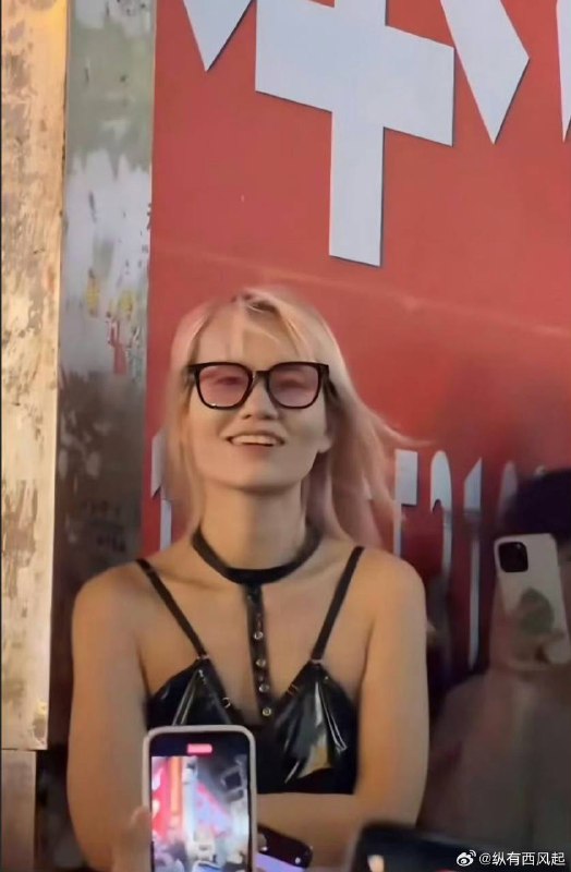 投稿：长沙解放西当众咬事件主角性别实为女性 并曾在教育行业任职 之前各种女权辟谣说是男扮女装和ts变性人感谢 Carriie  投稿！投稿：长沙解放西当众咬事件主角性别实为女性 并曾在教育行业任职 之前各种女权辟谣说是男扮女装和ts变性人感谢 Carriie  投稿！