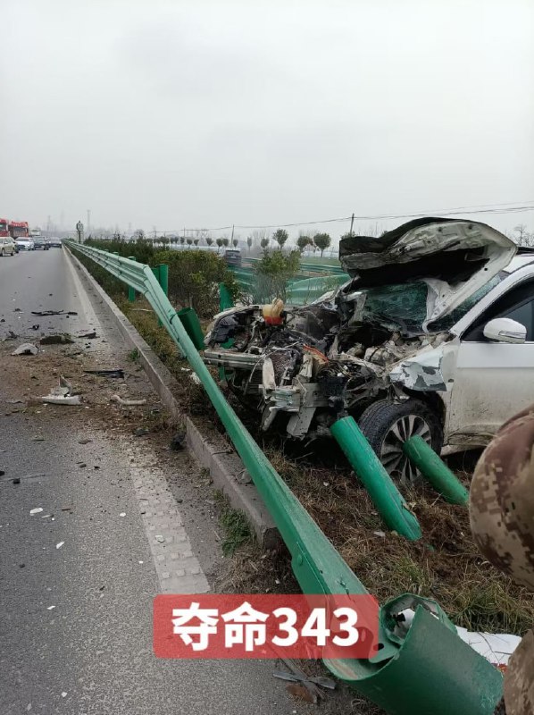 3.5日下午宁陵到商丘343省道，发生交通事故🙏感谢家人们投稿！3.5日下午宁陵到商丘343省道，发生交通事故🙏感谢家人们投稿！
