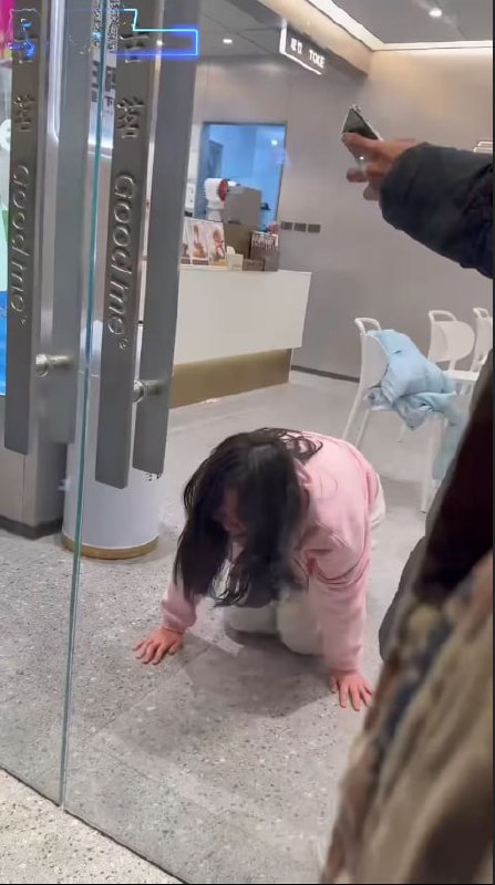 #山东 #临沂 平邑莲花山 #古茗#吃瓜 #猎奇 一女子和网恋对象分手...疑似精神失控，当街脱光裤子~~露出屁股 在大街上找男人做爱，这是受啥刺激了吗？？？真炸裂啊~~感谢家人们投稿！#山东 #临沂 平邑莲花山 #古茗#吃瓜 #猎奇 一女子和网恋对象分手...疑似精神失控，当街脱光裤子~~露出屁股 在大街上找男人做爱，这是受啥刺激了吗？？？真炸裂啊~~感谢家人们投稿！