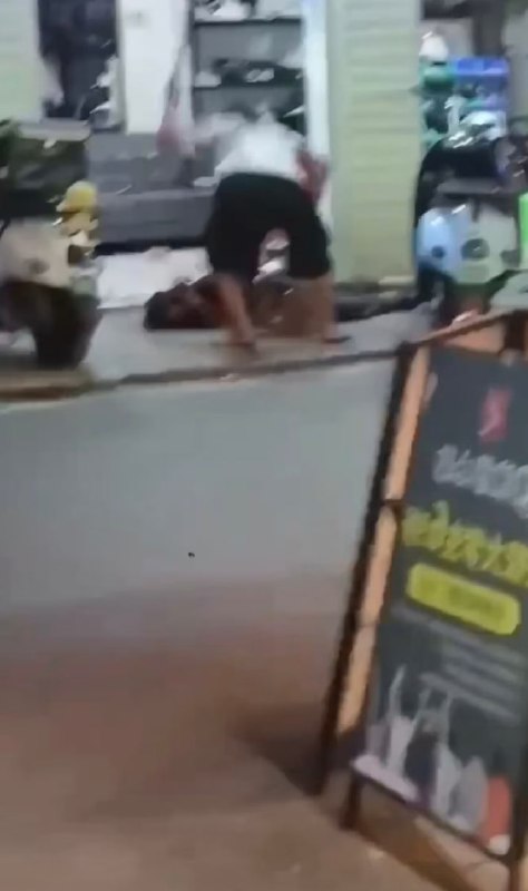 2025年11月24日晚上8时左右南宁琅东六组发生 #砍人 事件.....42岁的丘某某，案发后逃离现场，当晚已被警方抓获 ！ #刀仔Ps：一名男子，已送医救治..案件正在进一步调查中感谢家人们投稿！2025年11月24日晚上8时左右南宁琅东六组发生 #砍人 事件.....42岁的丘某某，案发后逃离现场，当晚已被警方抓获 ！ #刀仔Ps：一名男子，已送医救治..案件正在进一步调查中感谢家人们投稿！