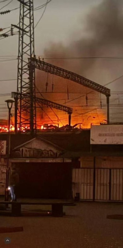 夜间以来，#俄罗斯 对 #乌克兰 的能源基础设施、工业设施、交通设施和军事设施发动了新一轮大规模 空袭目前第一轮空袭刚刚结束，打了4枚“匕首”高超声速导弹、12枚“伊斯坎德尔-M”弹道导弹和数百架“天竺葵”自杀式无人机，打击目标包括基辅、敖德萨、第聂伯罗、切尔尼戈夫和赫梅利尼茨基州