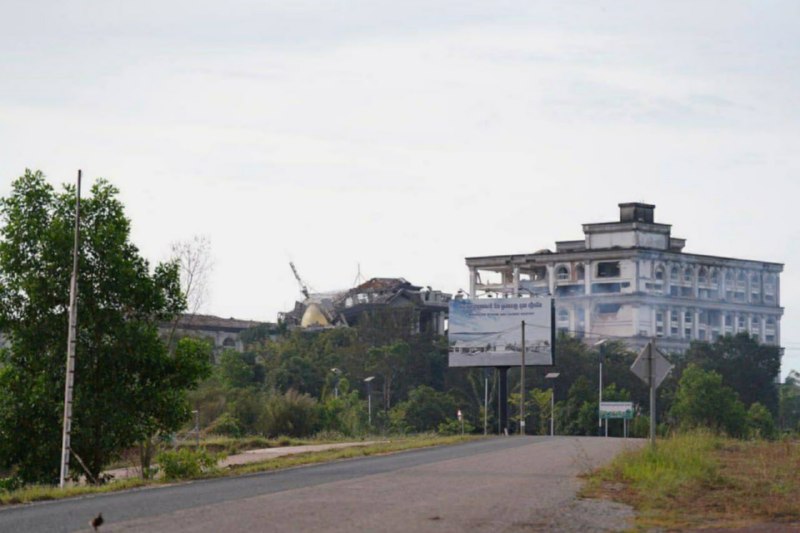 泰军F-16今晨空袭柬埔寨赌场大楼今天清晨，泰国空军出动F-16战机，对柬埔寨菩萨省一栋赌场大楼实施了轰炸